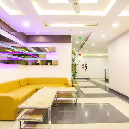 Moments Hotel Lucknow Buitenkant foto