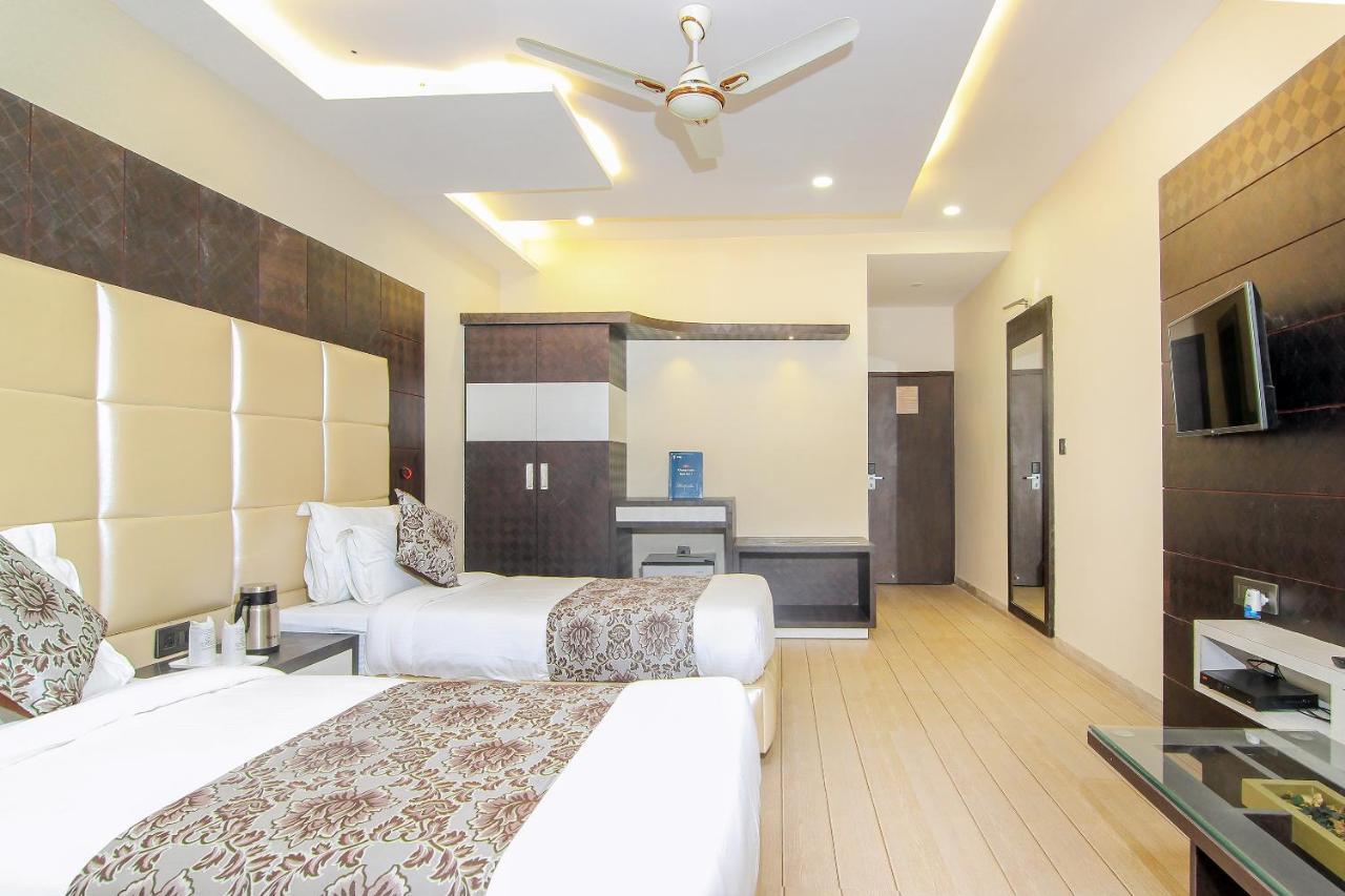 Moments Hotel Lucknow Buitenkant foto