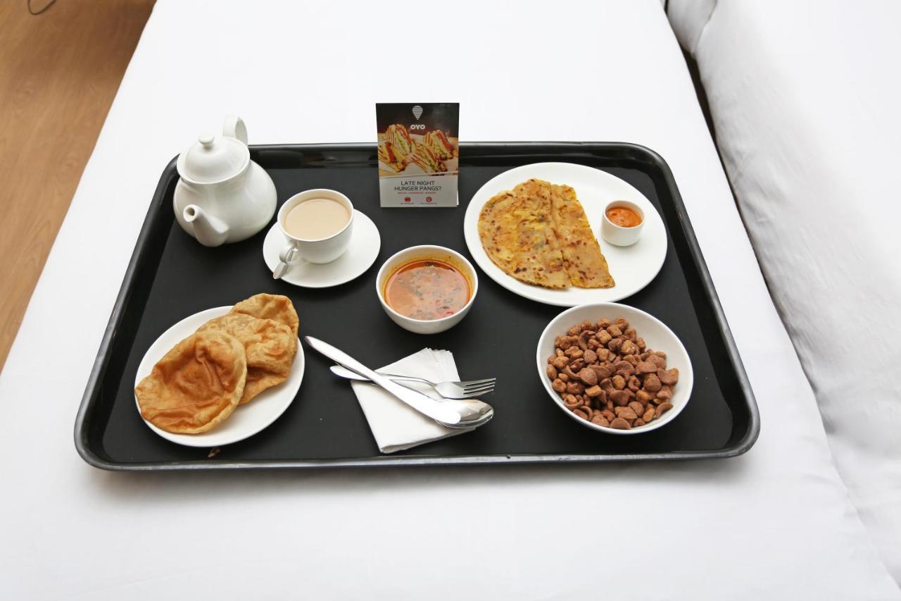 Moments Hotel Lucknow Buitenkant foto