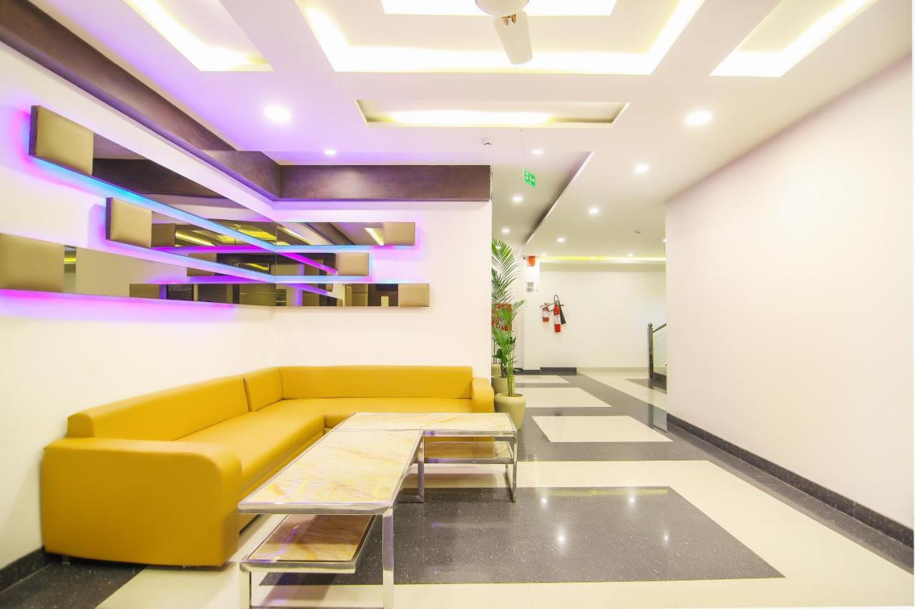 Moments Hotel Lucknow Buitenkant foto