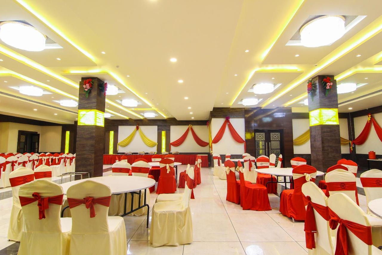 Moments Hotel Lucknow Buitenkant foto