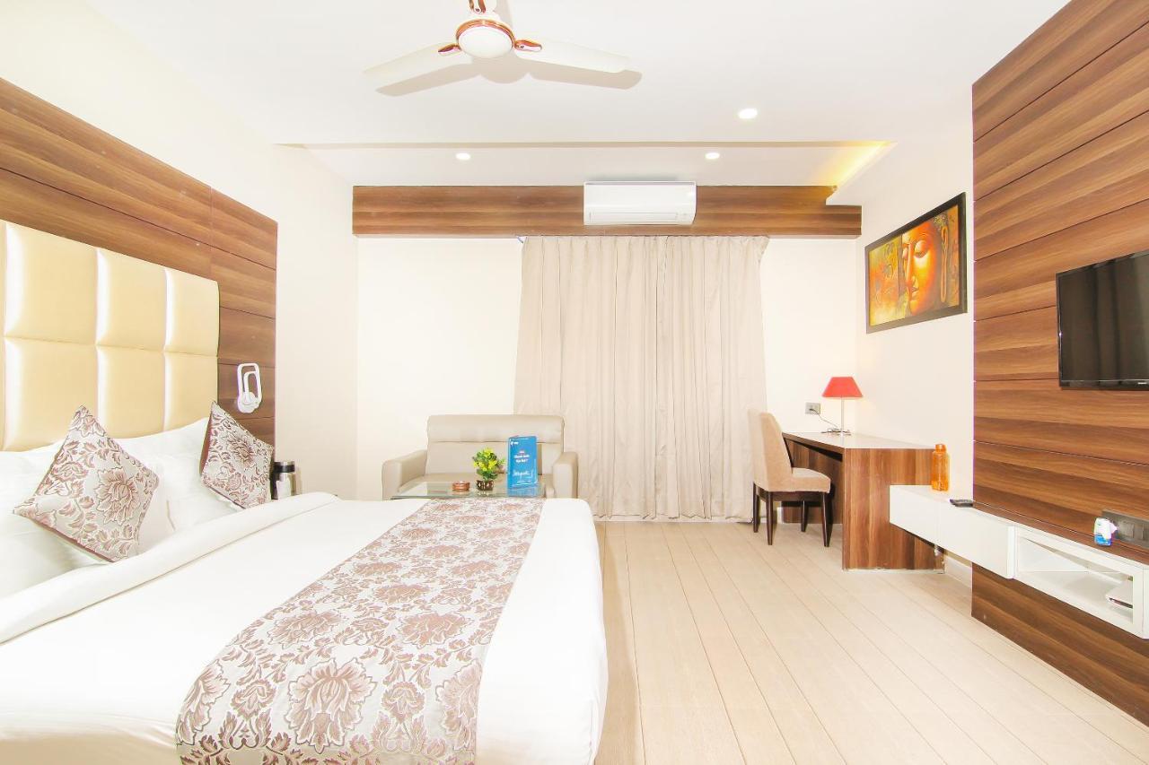 Moments Hotel Lucknow Buitenkant foto