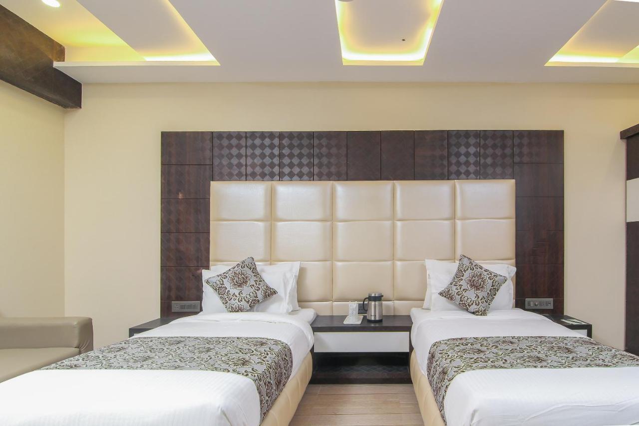 Moments Hotel Lucknow Buitenkant foto