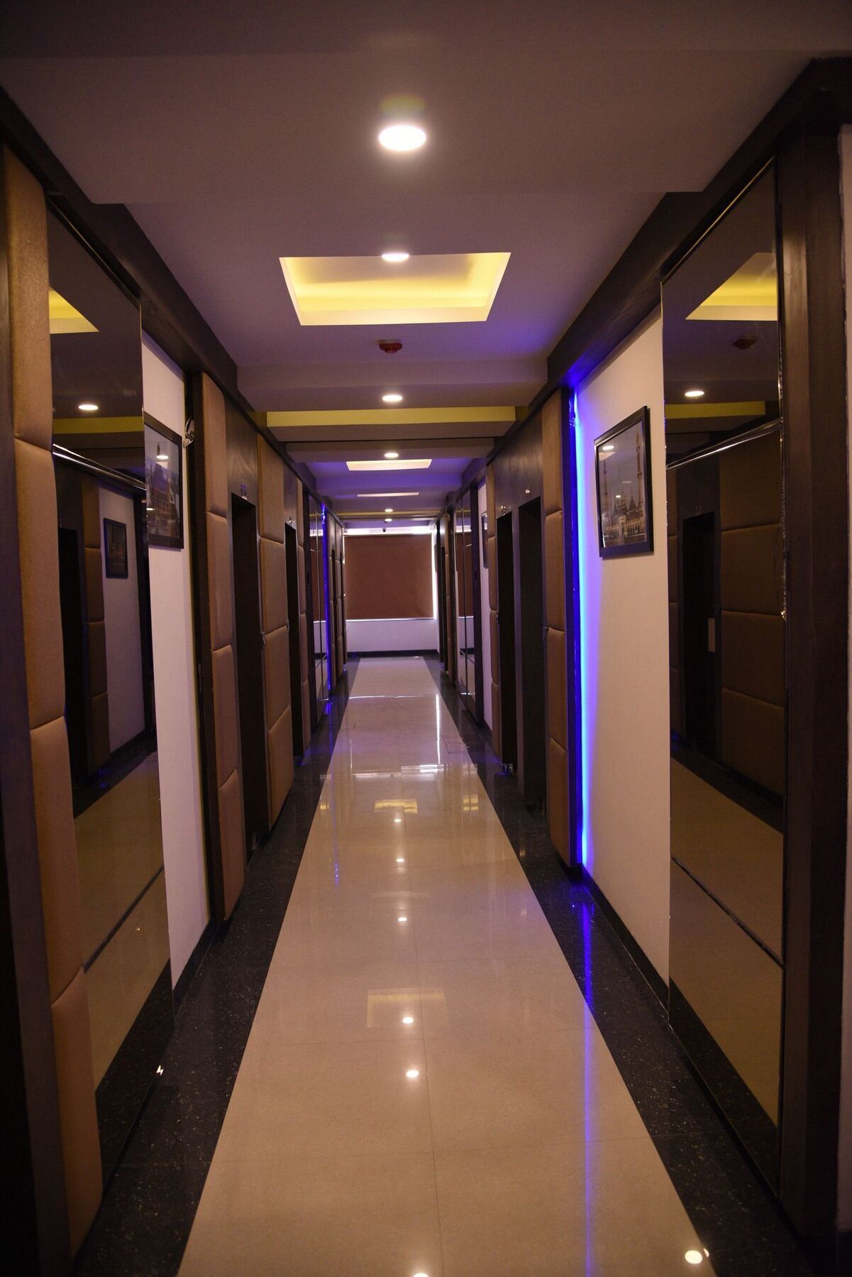 Moments Hotel Lucknow Buitenkant foto