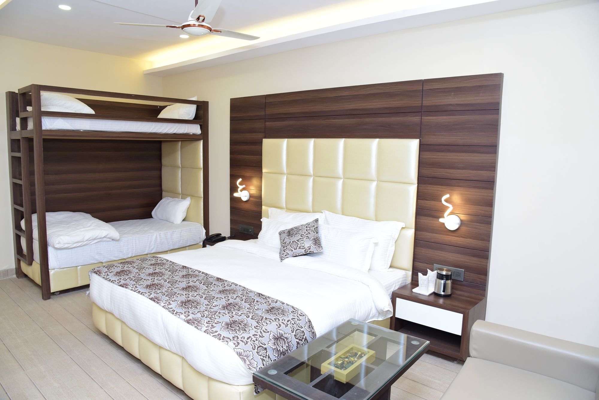 Moments Hotel Lucknow Buitenkant foto