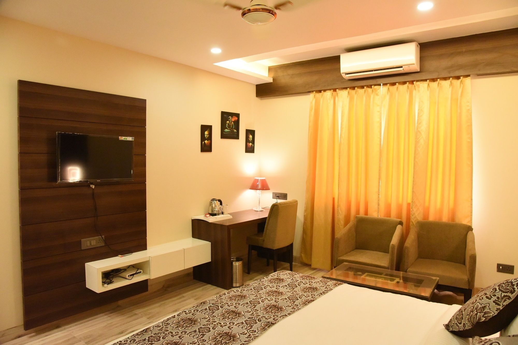Moments Hotel Lucknow Buitenkant foto