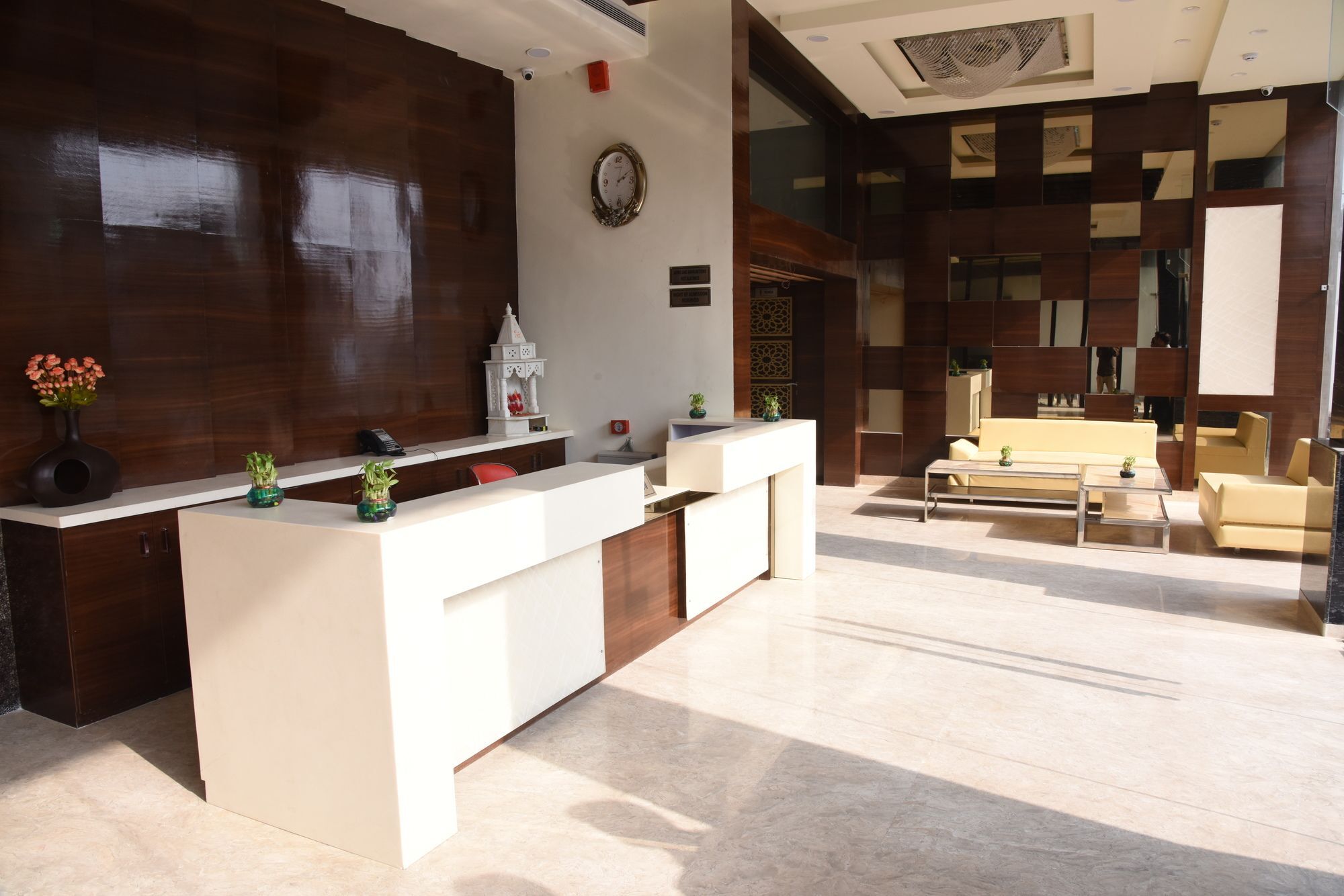 Moments Hotel Lucknow Buitenkant foto