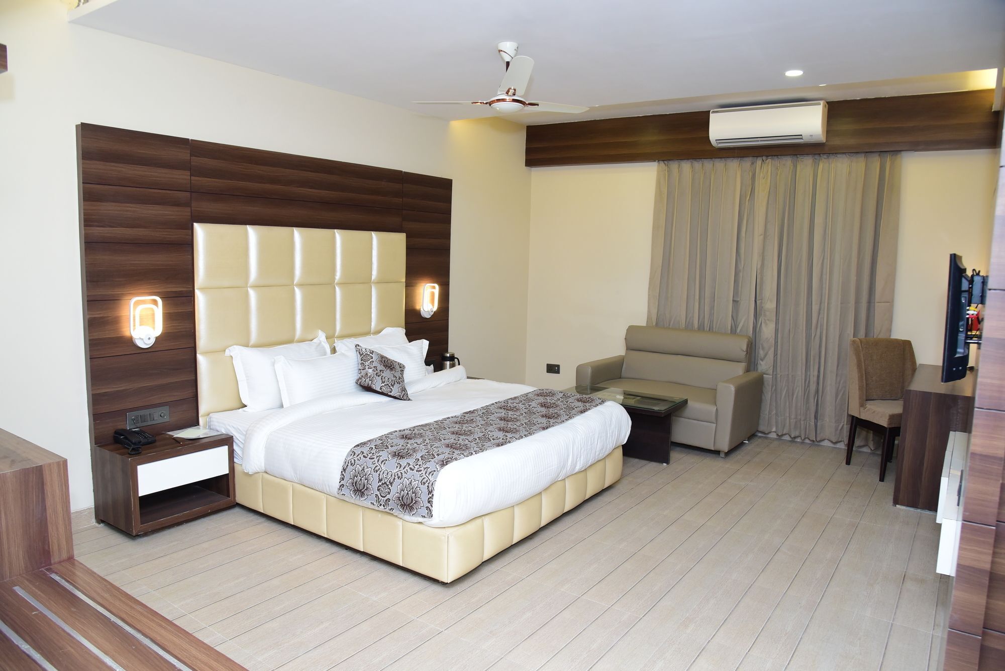Moments Hotel Lucknow Buitenkant foto