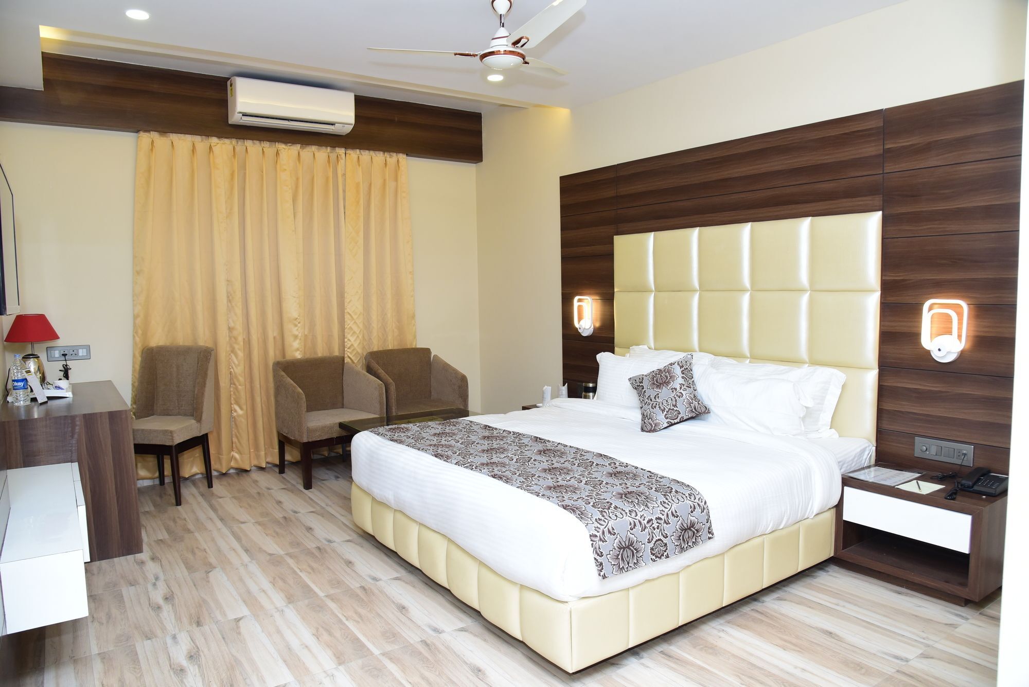 Moments Hotel Lucknow Buitenkant foto