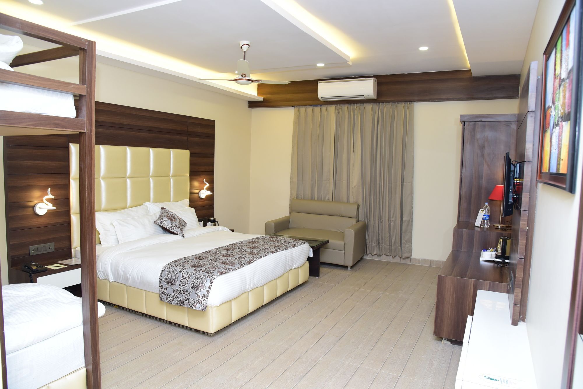 Moments Hotel Lucknow Buitenkant foto