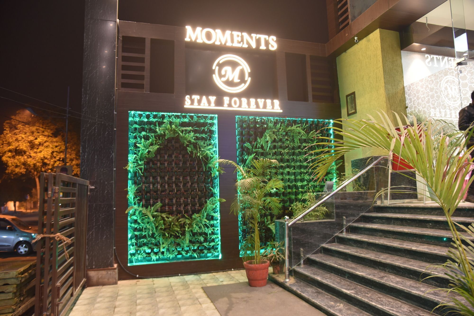 Moments Hotel Lucknow Buitenkant foto