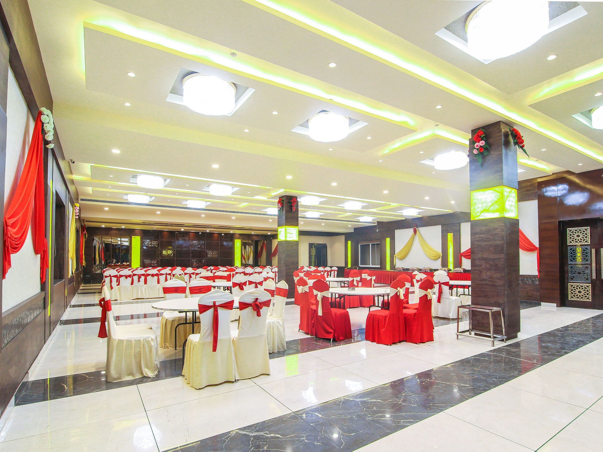 Moments Hotel Lucknow Buitenkant foto