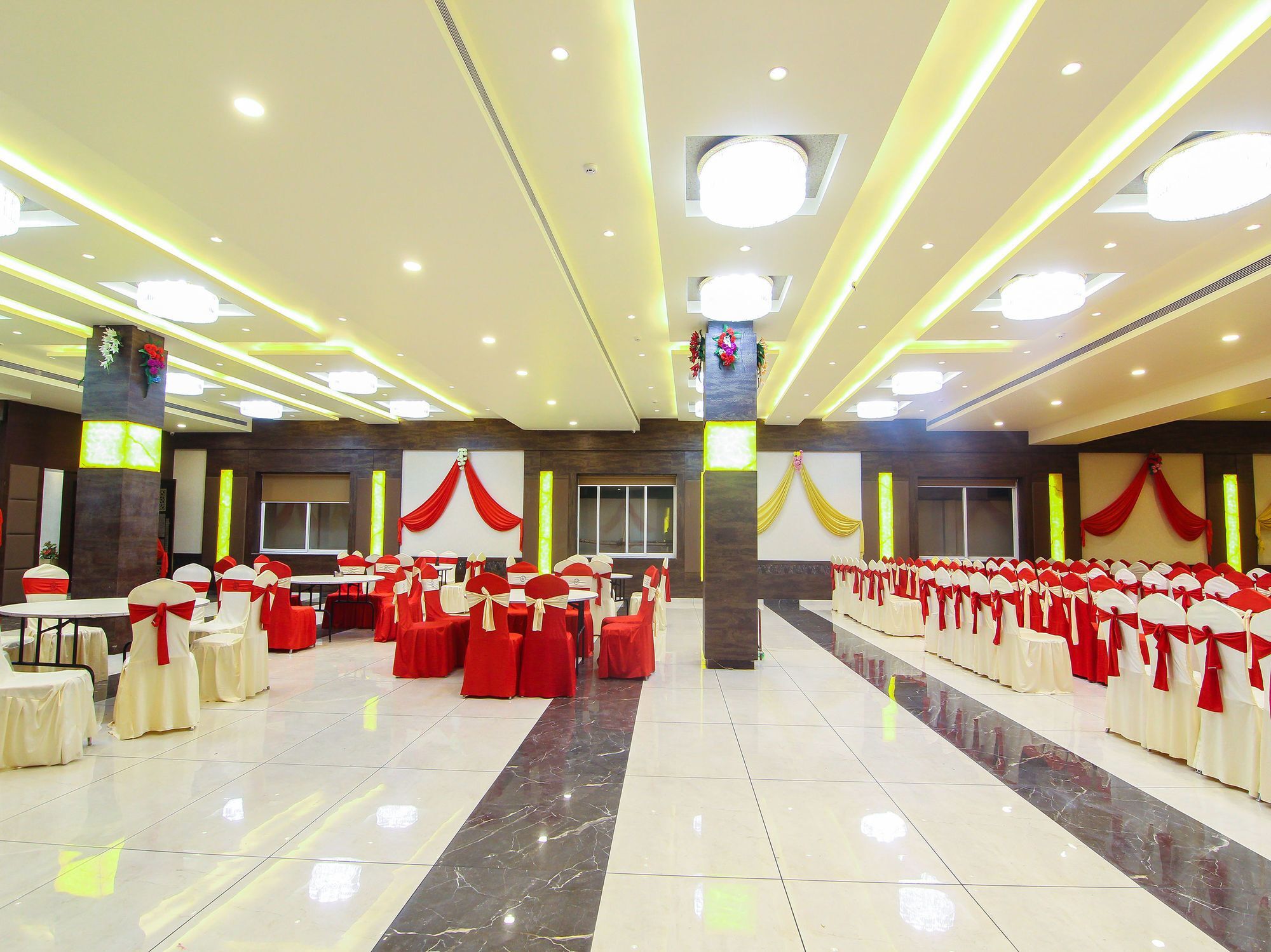 Moments Hotel Lucknow Buitenkant foto