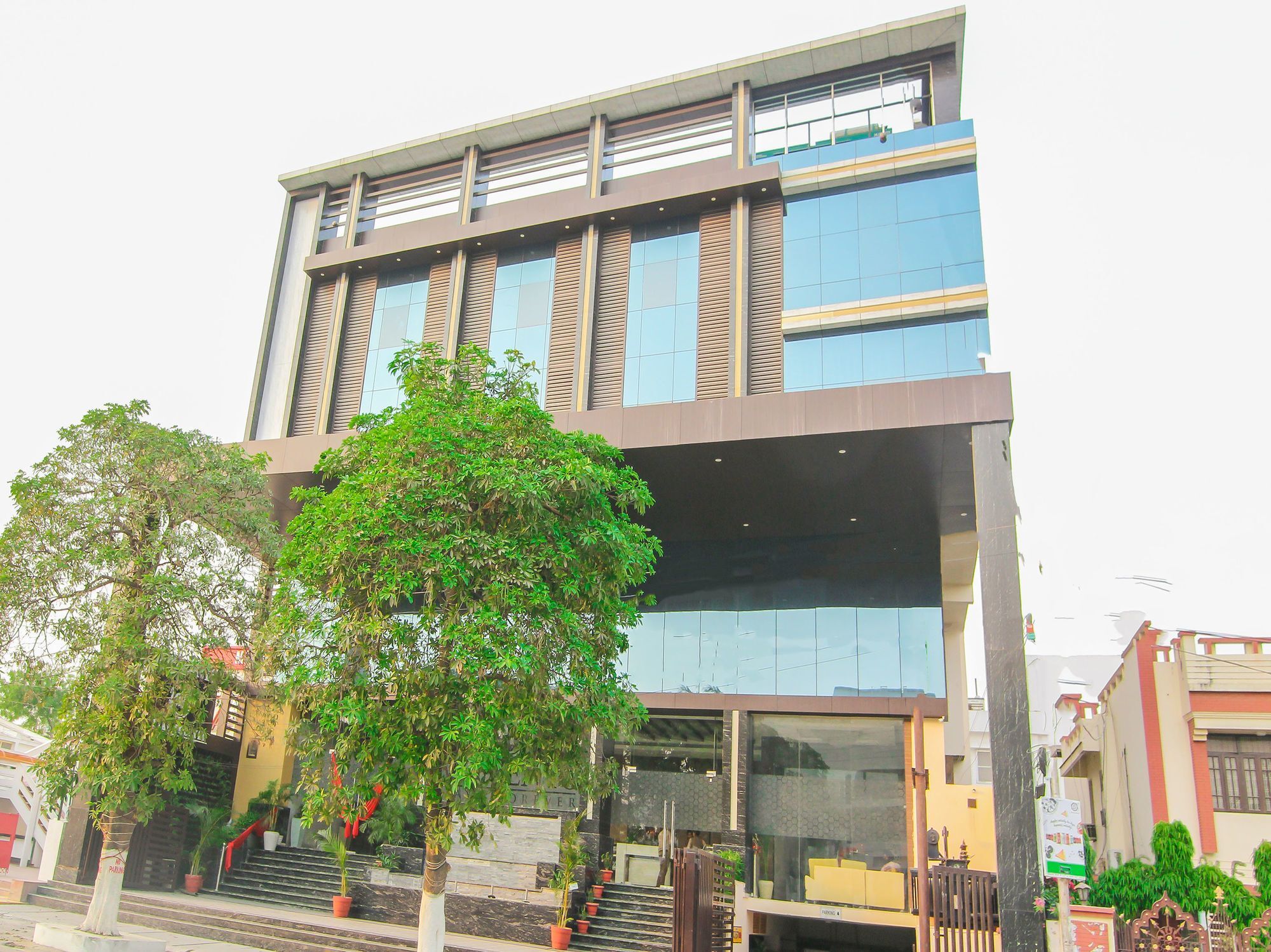 Moments Hotel Lucknow Buitenkant foto